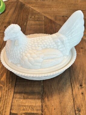 Vintage Westmoreland Milk Glass Hen on Nest Chicken Covered Dish